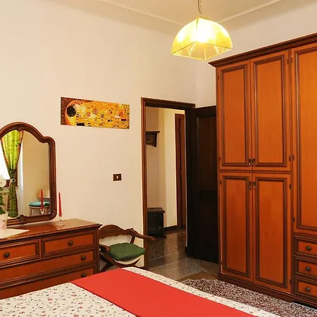 Casa Regina Holidays Apartamento *
